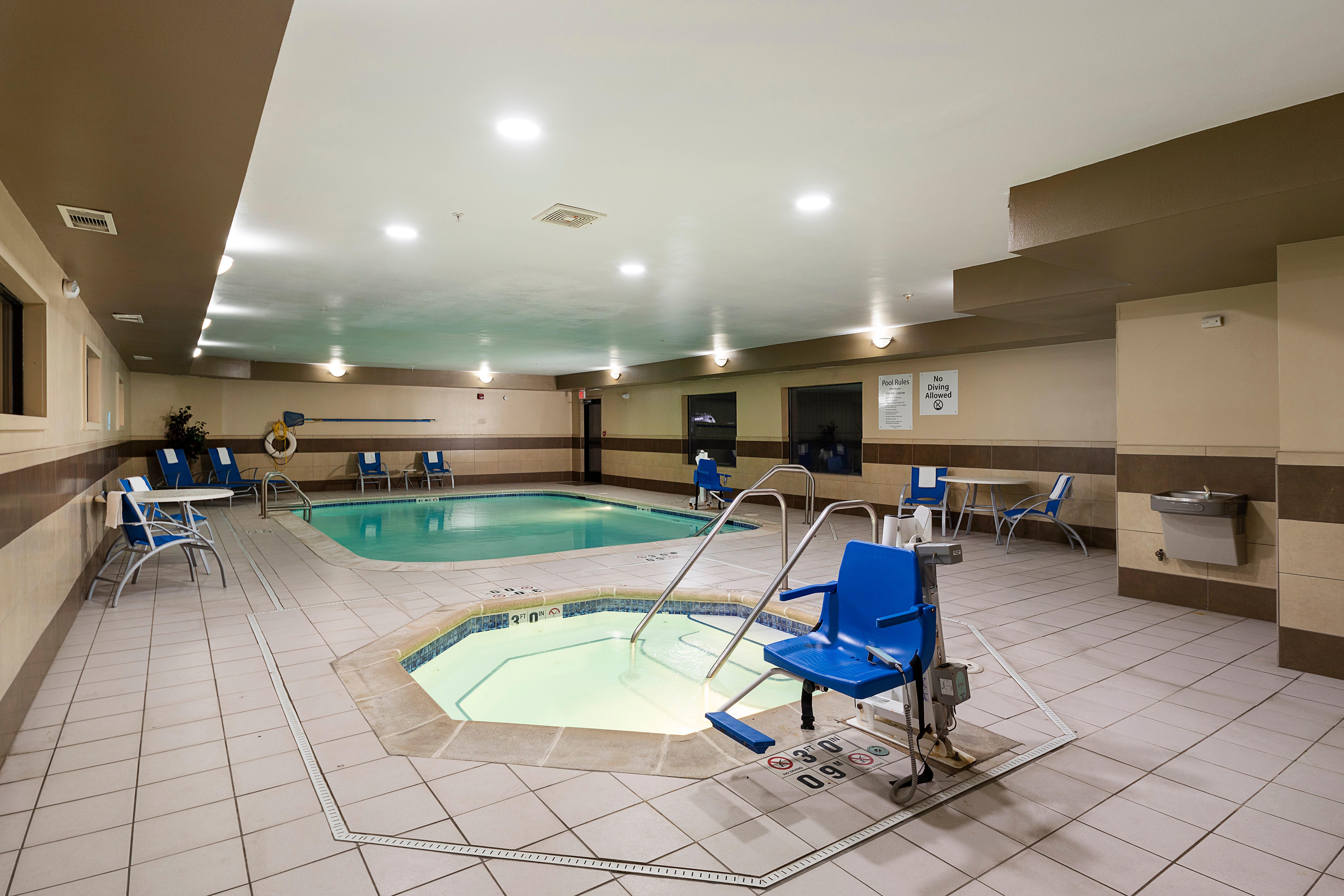 Holiday Inn Express Bloomington West By Ihg Exterior foto